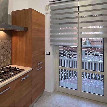 3 Fermate Dal Colosseo - Casa Vacanze Elena - 50 M Da Metro Garbatella ローマ エクステリア 写真