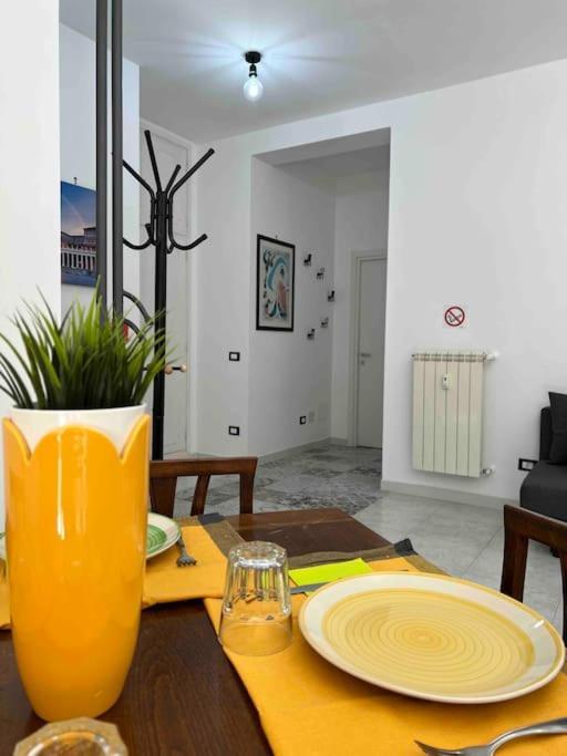 3 Fermate Dal Colosseo - Casa Vacanze Elena - 50 M Da Metro Garbatella ローマ エクステリア 写真