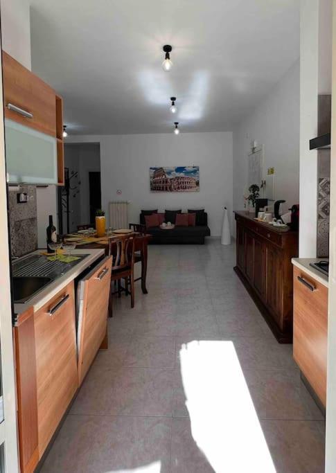 3 Fermate Dal Colosseo - Casa Vacanze Elena - 50 M Da Metro Garbatella ローマ エクステリア 写真