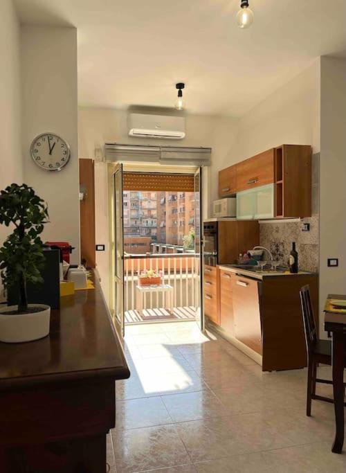 3 Fermate Dal Colosseo - Casa Vacanze Elena - 50 M Da Metro Garbatella ローマ エクステリア 写真
