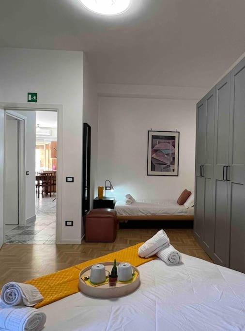 3 Fermate Dal Colosseo - Casa Vacanze Elena - 50 M Da Metro Garbatella ローマ エクステリア 写真