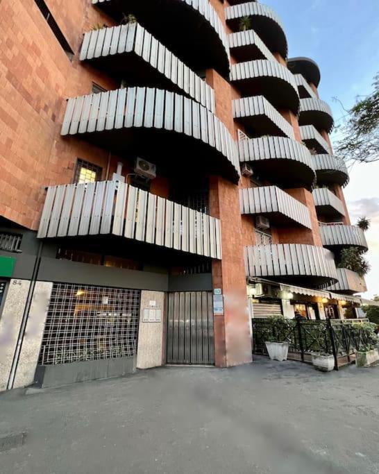 3 Fermate Dal Colosseo - Casa Vacanze Elena - 50 M Da Metro Garbatella ローマ エクステリア 写真