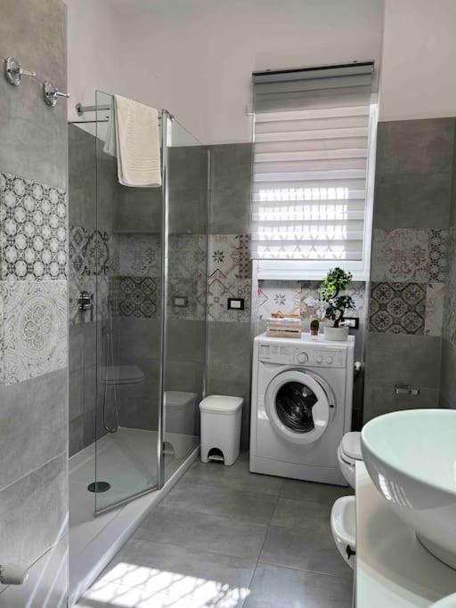 3 Fermate Dal Colosseo - Casa Vacanze Elena - 50 M Da Metro Garbatella ローマ エクステリア 写真