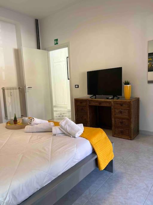 3 Fermate Dal Colosseo - Casa Vacanze Elena - 50 M Da Metro Garbatella ローマ エクステリア 写真