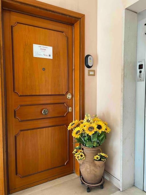 3 Fermate Dal Colosseo - Casa Vacanze Elena - 50 M Da Metro Garbatella ローマ エクステリア 写真