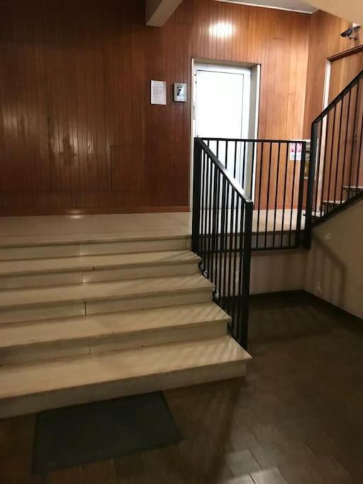 3 Fermate Dal Colosseo - Casa Vacanze Elena - 50 M Da Metro Garbatella ローマ エクステリア 写真