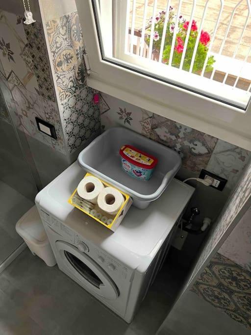 3 Fermate Dal Colosseo - Casa Vacanze Elena - 50 M Da Metro Garbatella ローマ エクステリア 写真