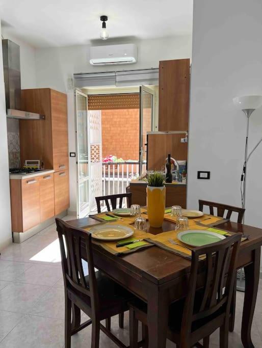 3 Fermate Dal Colosseo - Casa Vacanze Elena - 50 M Da Metro Garbatella ローマ エクステリア 写真