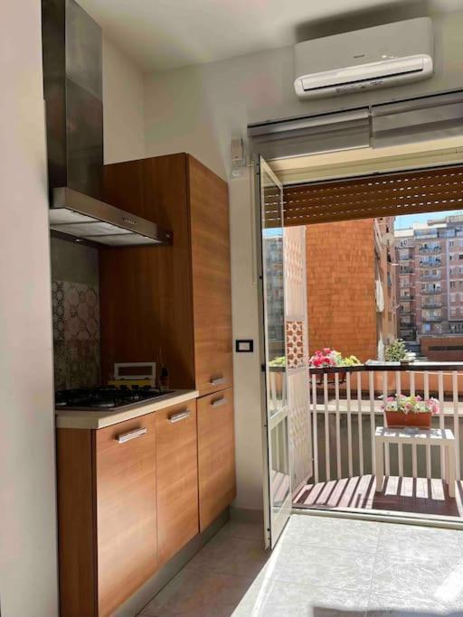 3 Fermate Dal Colosseo - Casa Vacanze Elena - 50 M Da Metro Garbatella ローマ エクステリア 写真