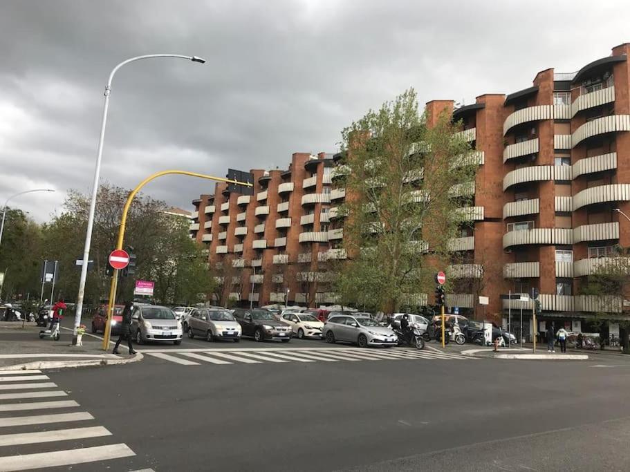 3 Fermate Dal Colosseo - Casa Vacanze Elena - 50 M Da Metro Garbatella ローマ エクステリア 写真