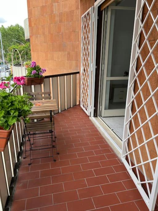 3 Fermate Dal Colosseo - Casa Vacanze Elena - 50 M Da Metro Garbatella ローマ エクステリア 写真